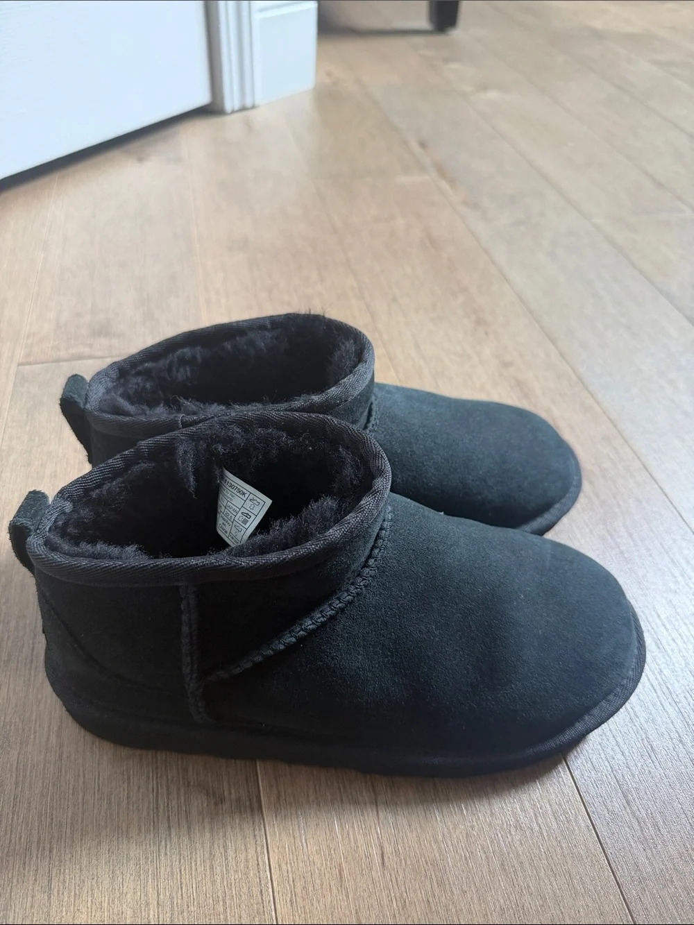 UGG Kids Black Suede Shearling-Lined Pull-On Booties
